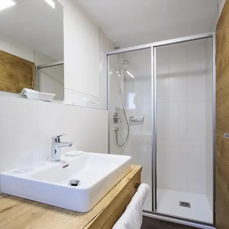 Lägenhetshotell Madeleine Superior Inklusive Summercard 4*