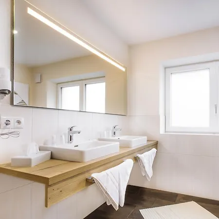 Lägenhetshotell Madeleine Superior Inklusive Summercard