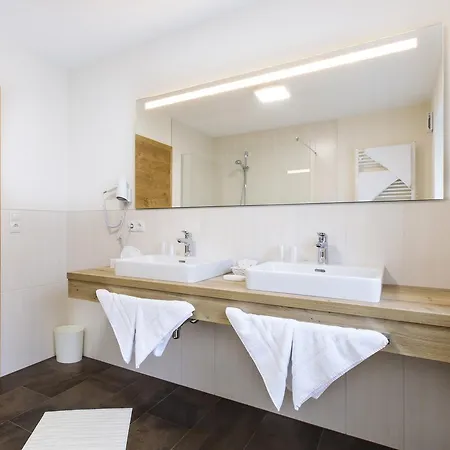 Aparthotel Madeleine Superior Inklusive Summercard 4*